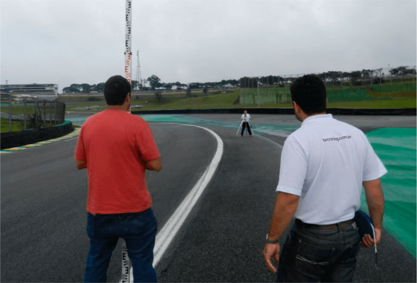 Medindo topografia no autódromo de Interlagos